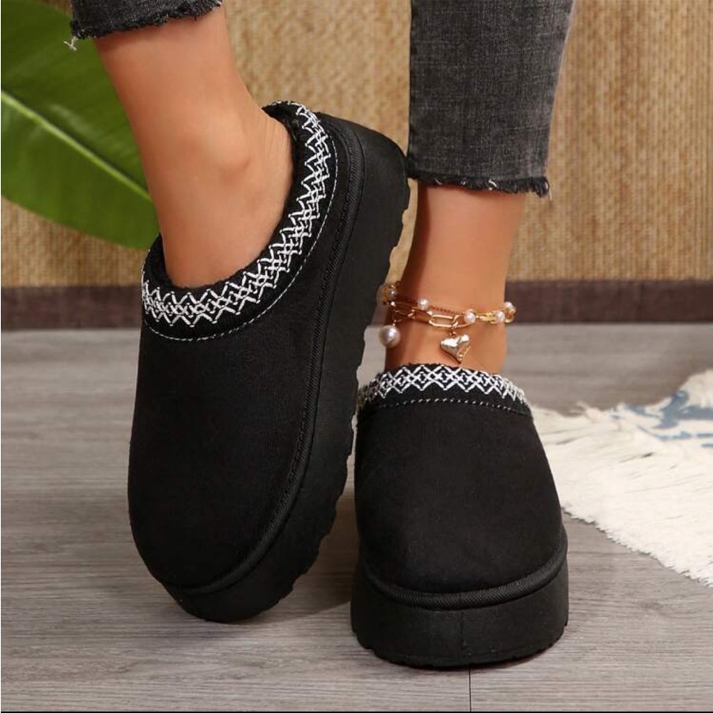 367. Women's Black Slip-On Comfort Mules with Contrast Trim